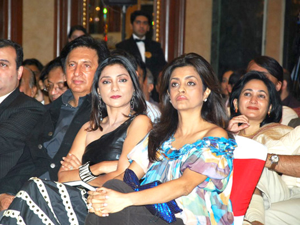 amitabh bachchan unveils om puris unlikely hero 8
