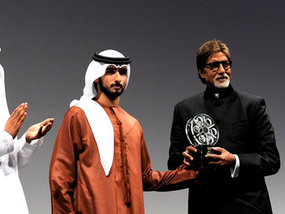 amitabh receives award at 6th dubai international film festival 2