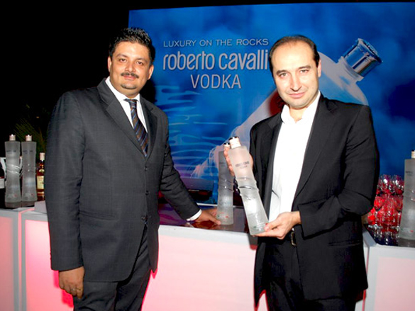 amrita rao unveils roberto cavalli vodka 4