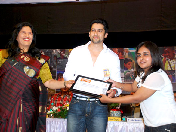 anupam kher and shreya saran at childrens film festival closing ceremony 18