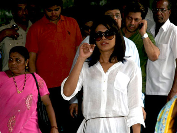 bachchans and khans vote for maharashtra elections 12