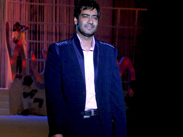 being human show sees salmanaamirsanjayakshay and saif 8