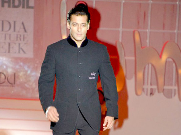 being human show sees salmanaamirsanjayakshay and saif 37
