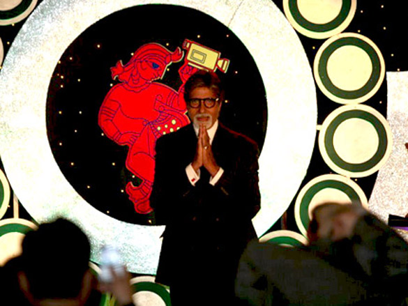 big b recieves lifetime achievement at mami closing ceremony 3