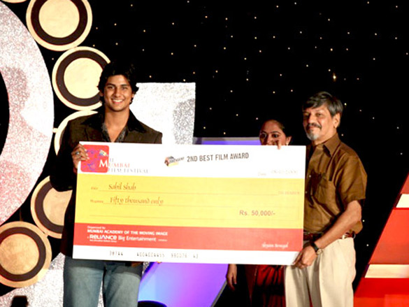 big b recieves lifetime achievement at mami closing ceremony 5