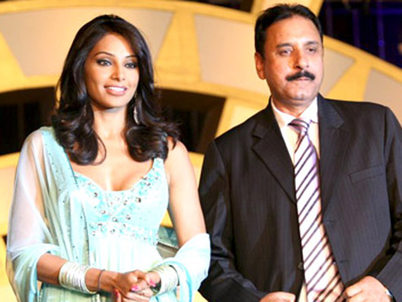 bipasha basu launches p7 news channel 20