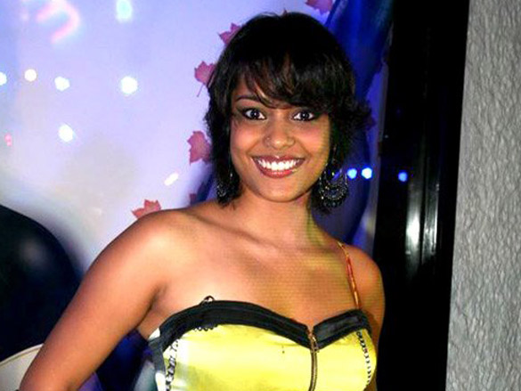 bollywood and fashion rocks at the launch of eskimovie 4