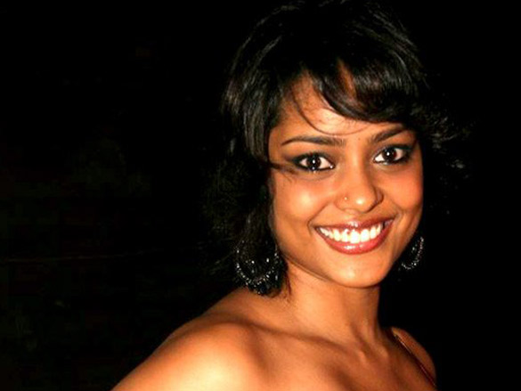 bollywood and fashion rocks at the launch of eskimovie 8
