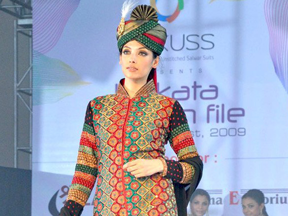 bollywood divas sparkle at cokuss 8