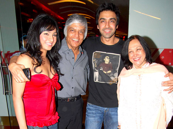 celebrities grace the special screening of three 8