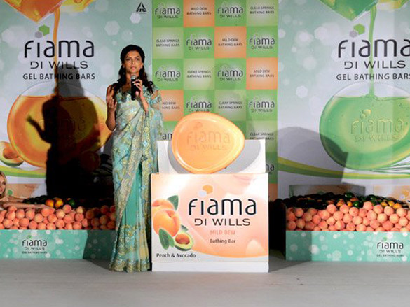 deepika launches the two new variants of fiama di wills soaps 3