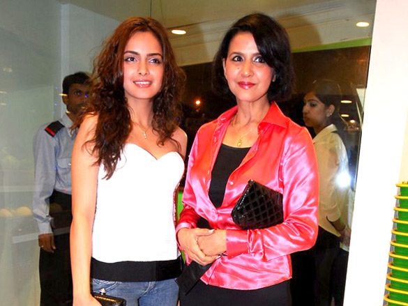 diana hayden and others grace natures basket store launch 11