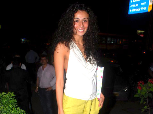 dino and ayesha at the launch of crepe station 20