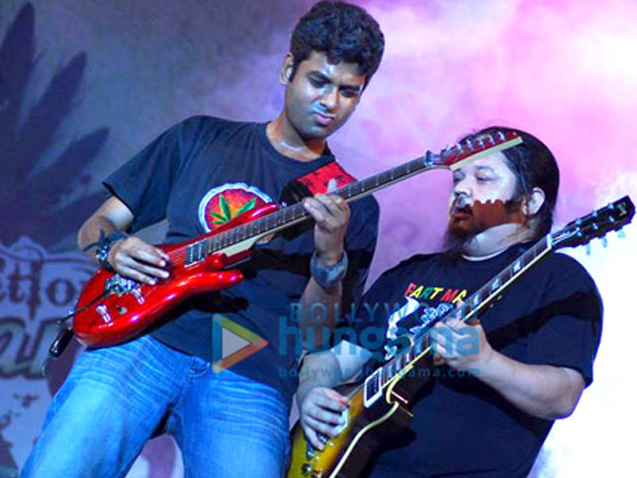 farhan akhtar performs live at a star rocks show 10