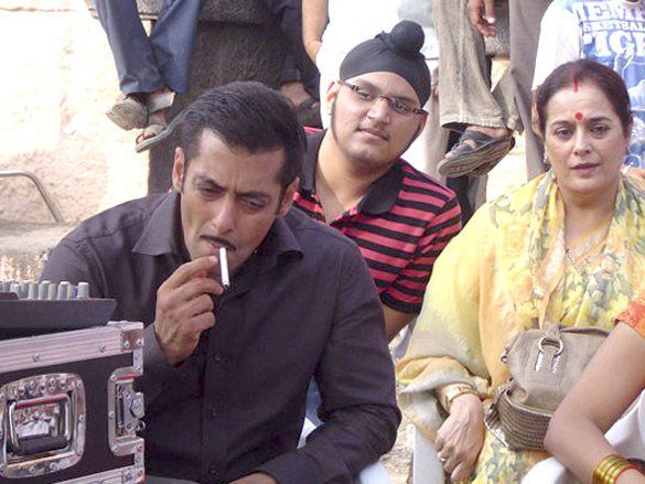 on the sets of dabangg