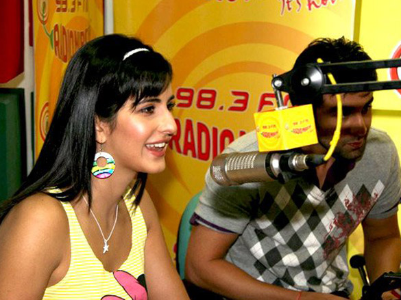 film promotion of ajab prem ki ghazab kahani on radio mirchi 6