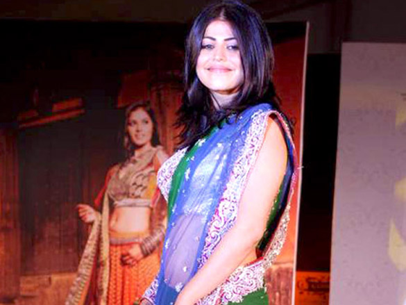 geeta basrasonal sehgal and shenaz walk for the luxurion show 4