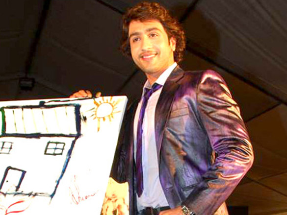 geeta basrasonal sehgal and shenaz walk for the luxurion show 7