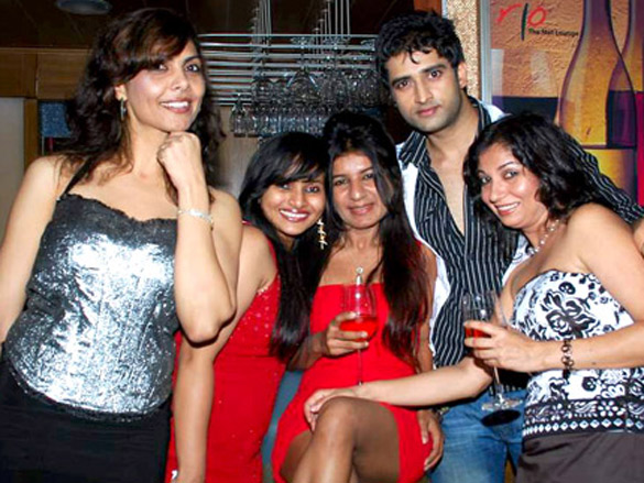 glamorous models at yuvraaj parashars birthday bash 21