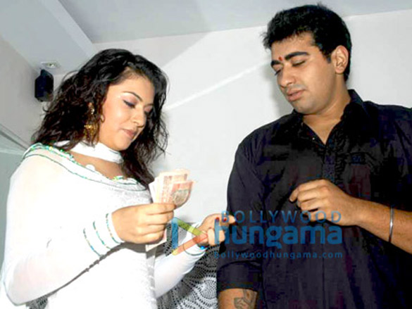 hansika celebrates raksha bandhan 6