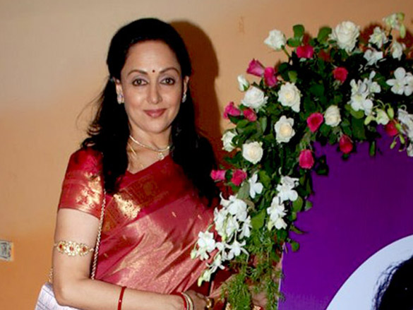 hema malini graces classical dance performance 4