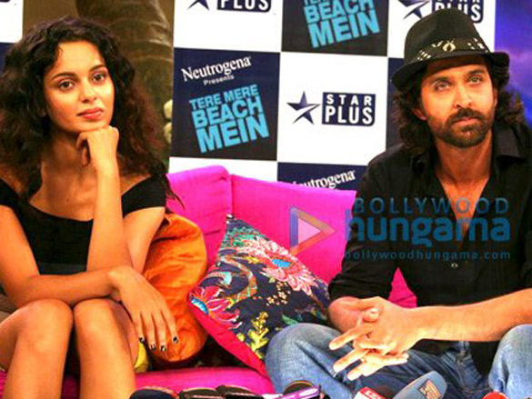 hrithik and kangna with farah khan on the sets of her chat show tere mere beach mein 3
