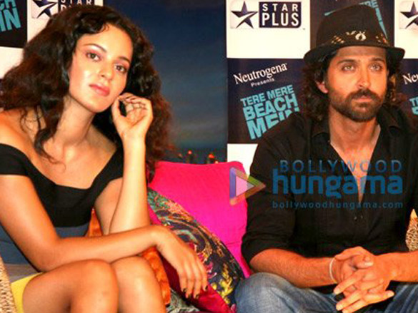 hrithik and kangna with farah khan on the sets of her chat show tere mere beach mein 4