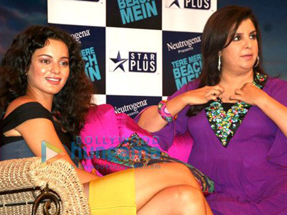 hrithik and kangna with farah khan on the sets of her chat show tere mere beach mein 9