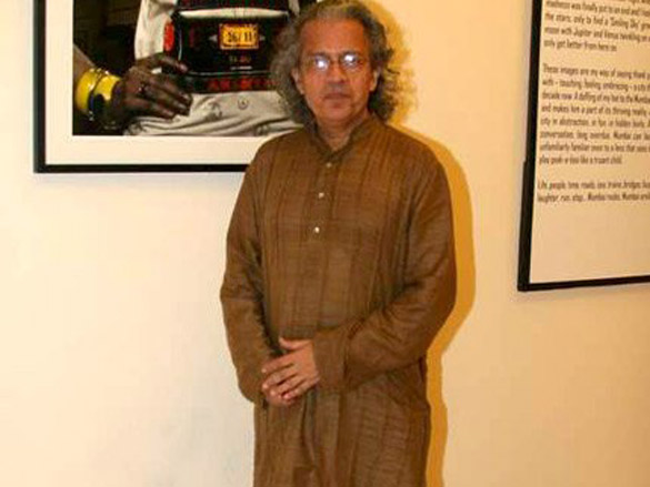 jackie shroff graces pratim banerjees art exhibition 8