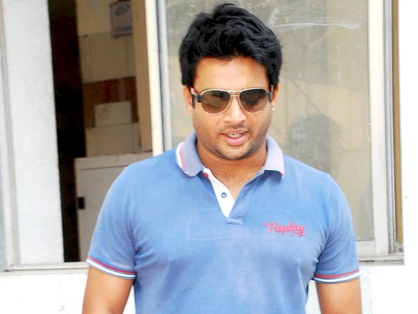 promotion of 3 idiots on radio mirchi 7
