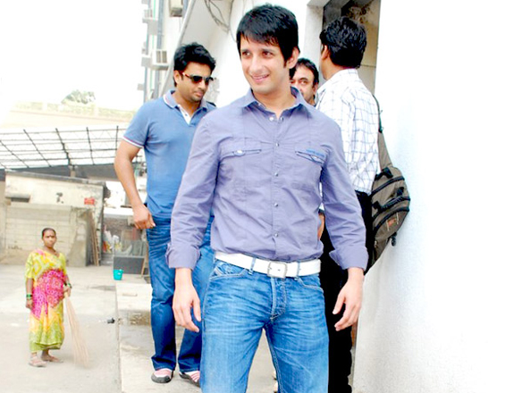 promotion of 3 idiots on radio mirchi 11
