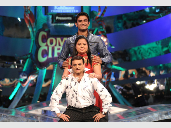 ritesh and jacqueline promote aladin on comedy circus 3 8