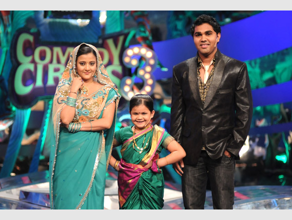 ritesh and jacqueline promote aladin on comedy circus 3 10
