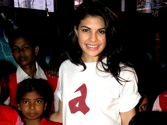 ritesh and jacqueline watch aladin with ngo kids 5