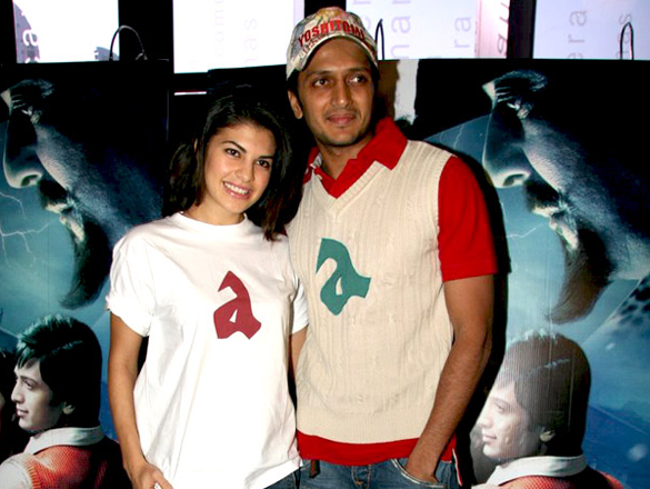 ritesh and jacqueline watch aladin with ngo kids 11