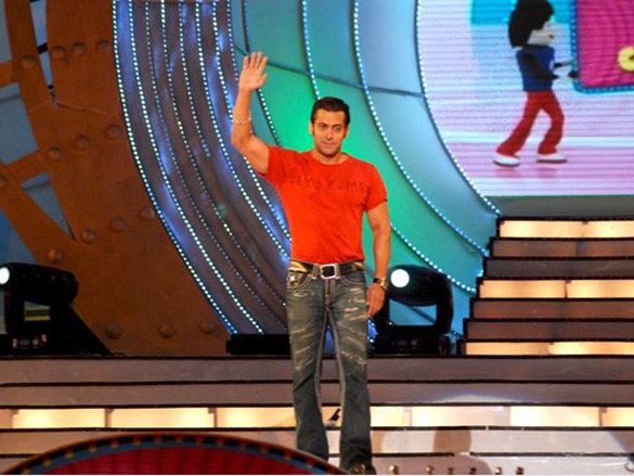 salmanajay and asin promote london dreams on sa re ga ma pa lil champs finale 5