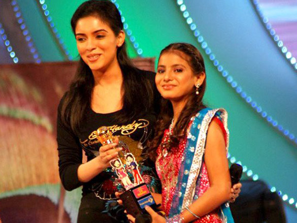 salmanajay and asin promote london dreams on sa re ga ma pa lil champs finale 8