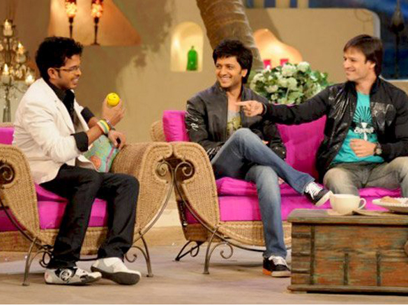 sreesanthvivek and ritesh on tere mere beach mein 6