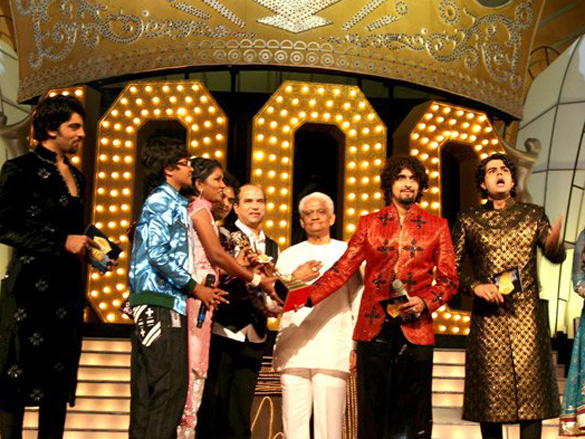the cast of 3 idiots gracing the 1000th episode of saregama 3