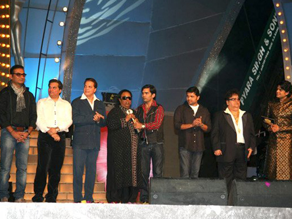 the cast of 3 idiots gracing the 1000th episode of saregama 4