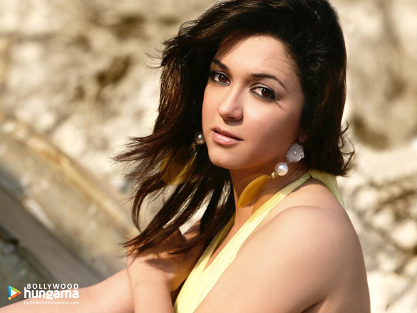 nauheed cyrusi 8