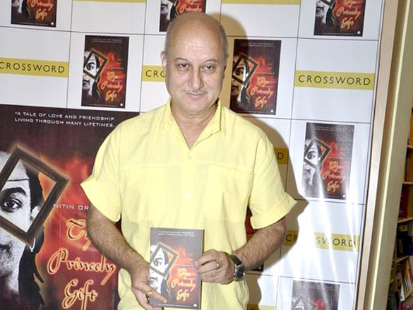 anupam kher unveils the princely gift book 9