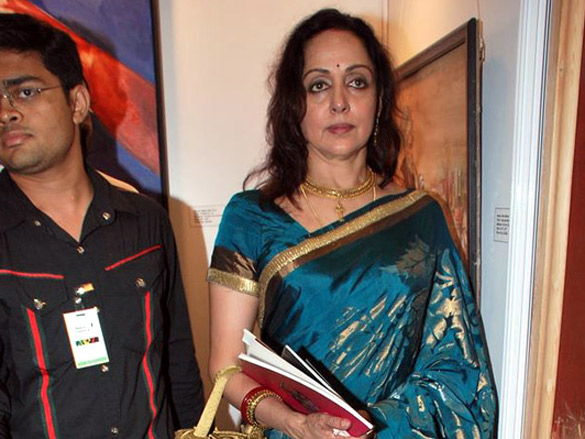 hema malini graces art exhibition 3