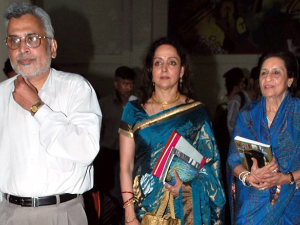 hema malini graces art exhibition 4