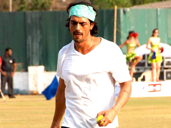 housefull cricket match 12