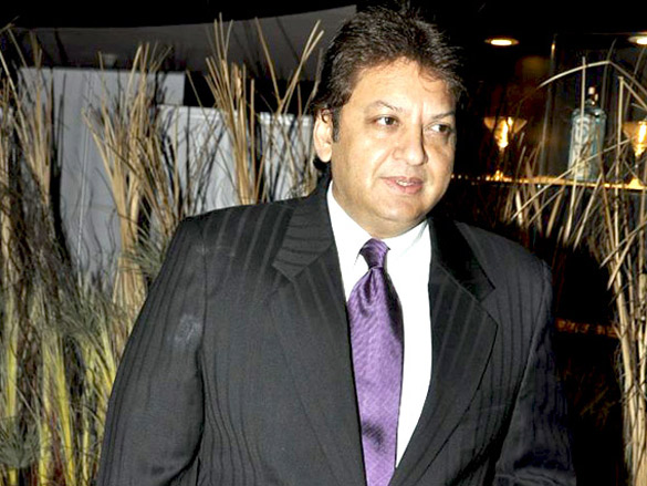 zeenat aman and amrita rao walk the ramp for beti cause 31