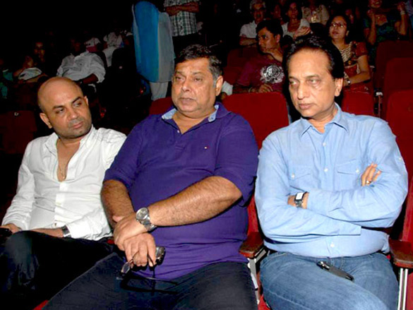 shakti kapoor and padmini at the play aasman se gire khajoor pe atke 5