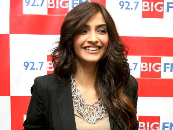 sonam kapoor promotes i hate luv storys at 92 7 big fm 7