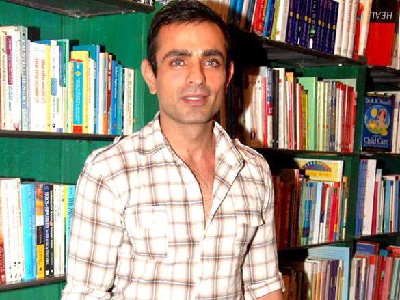 actor mayank anands book reading 6