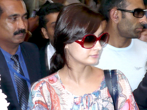 stars arrive at colombo for iifa awards 2010 4